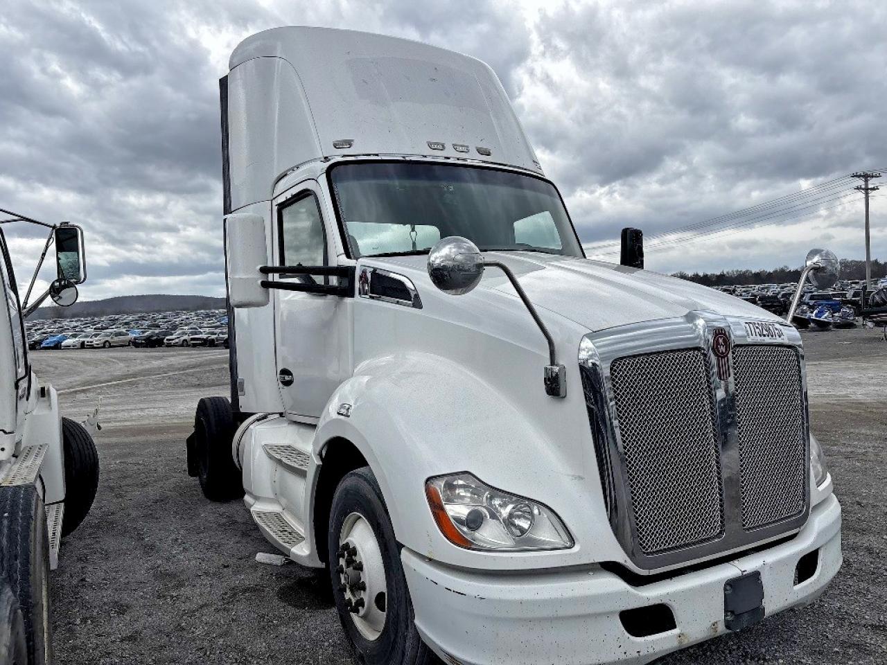 Salvage Kenworth T680 Image