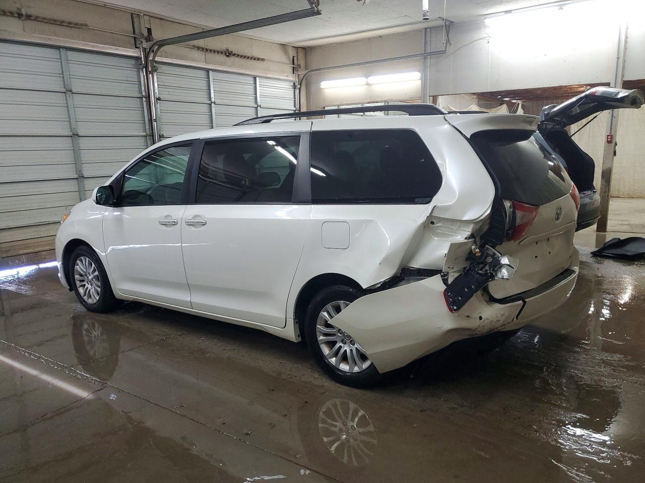 Toyota Sienna Xle Premium 8-passenger