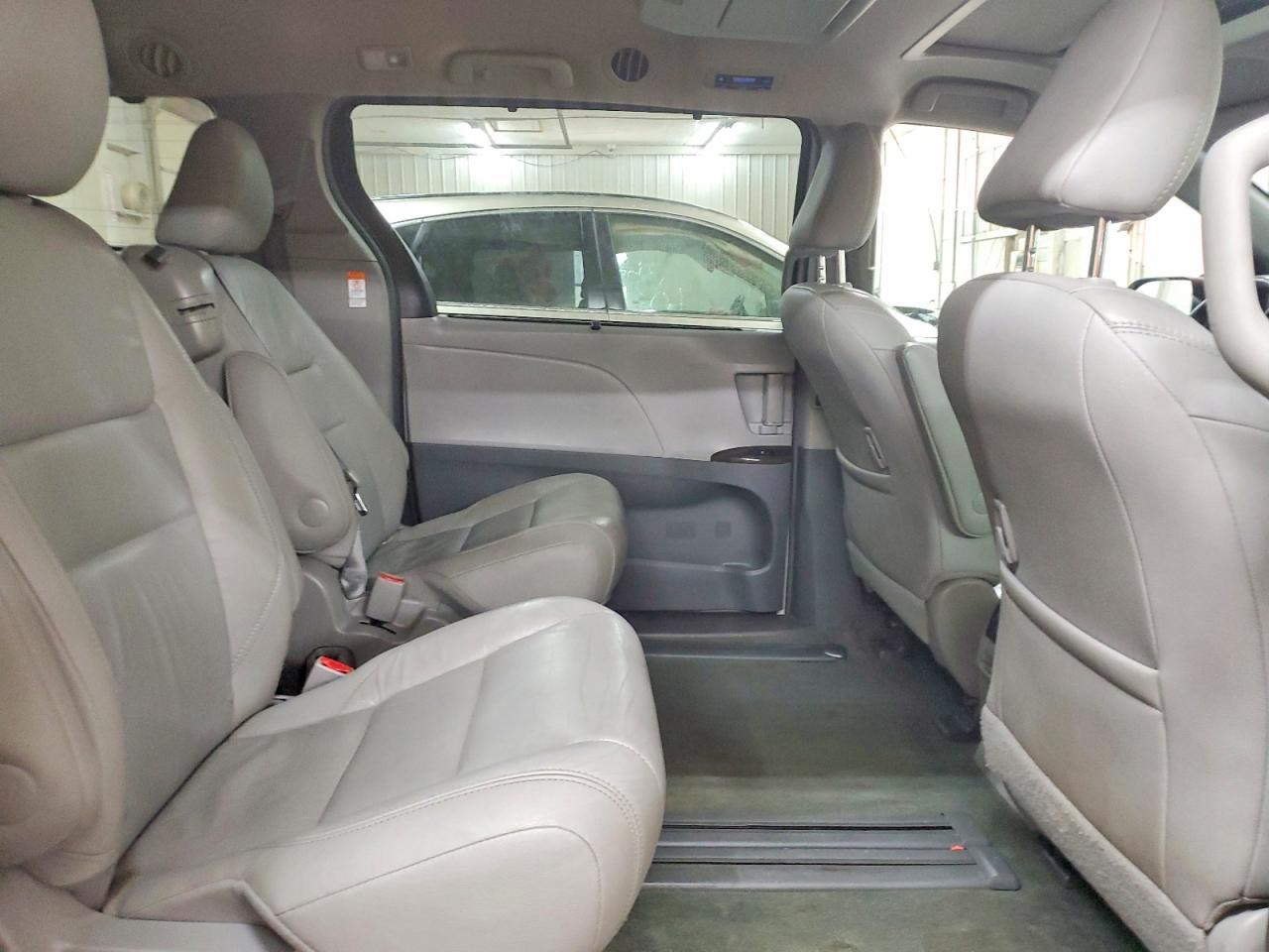 Toyota Sienna Xle Premium 8-passenger