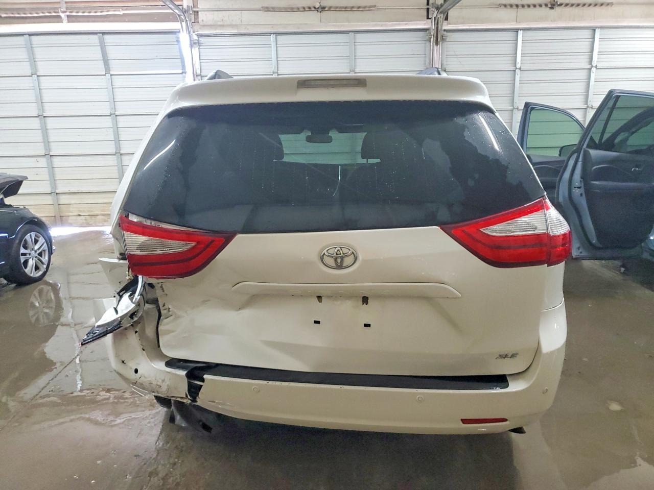 Toyota Sienna Xle Premium 8-passenger