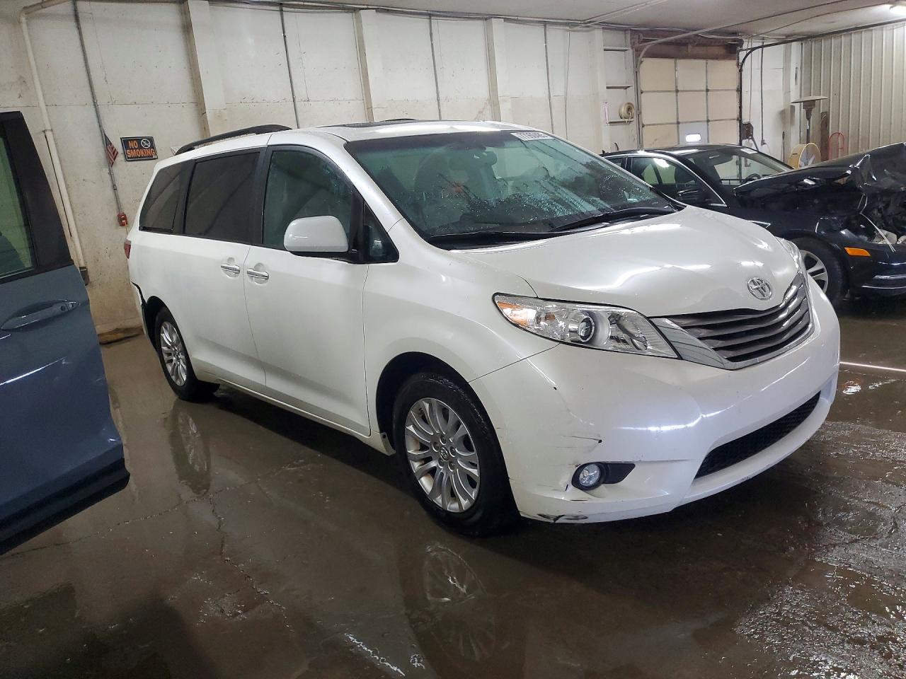 Toyota Sienna Xle Premium 8-passenger