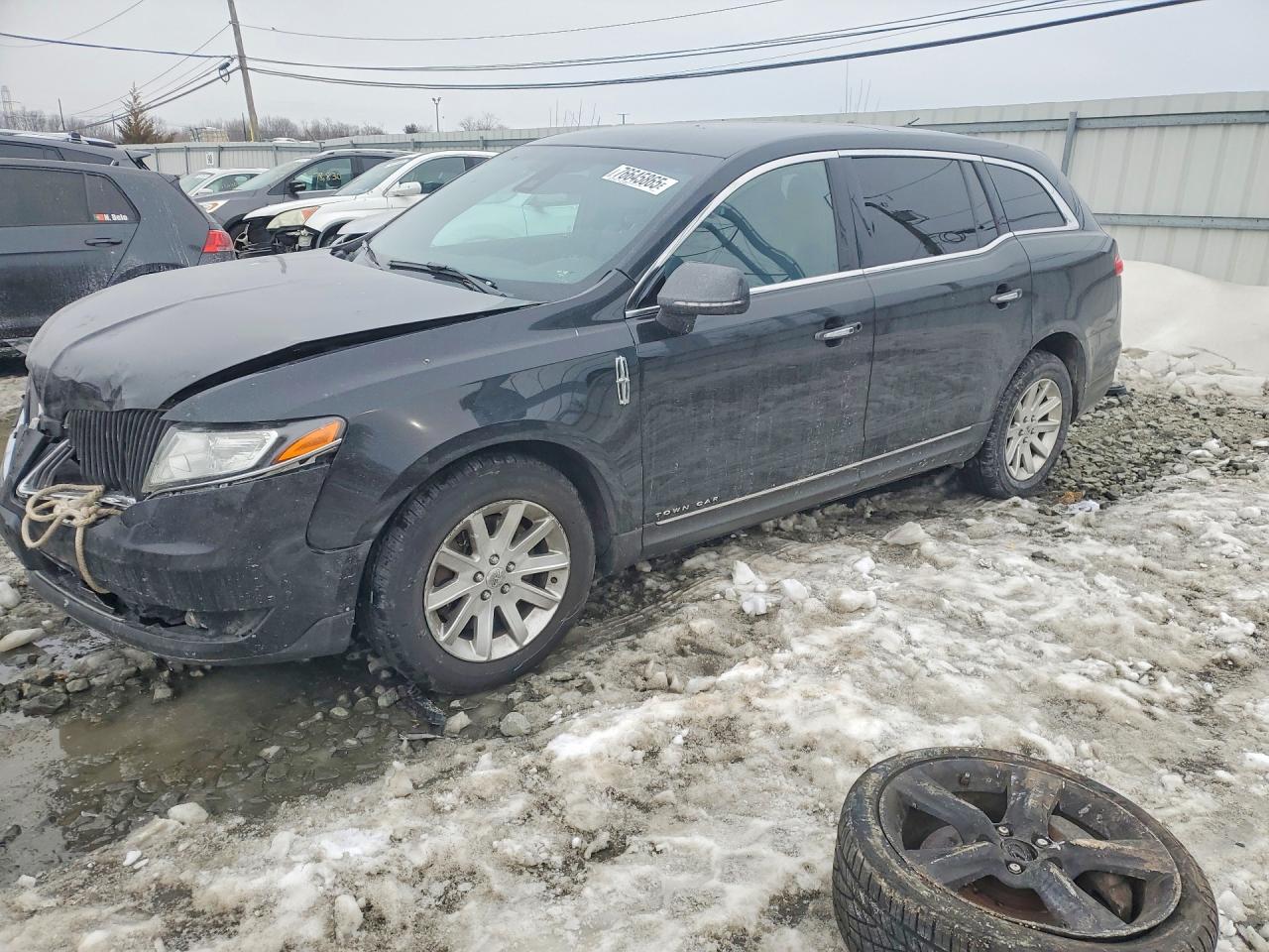 Salvage Lincoln MKT Image
