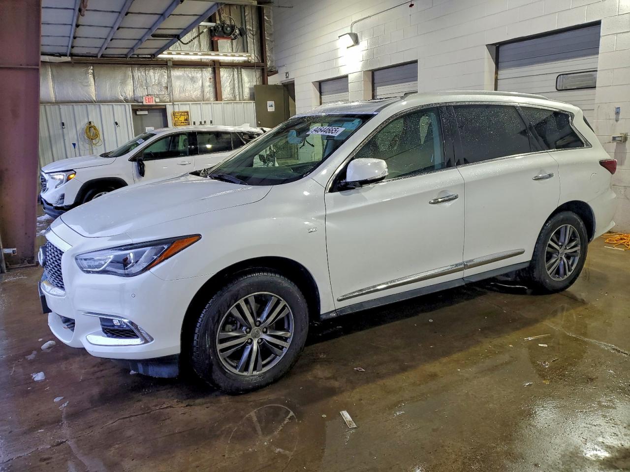 Salvage INFINITI Qx Image