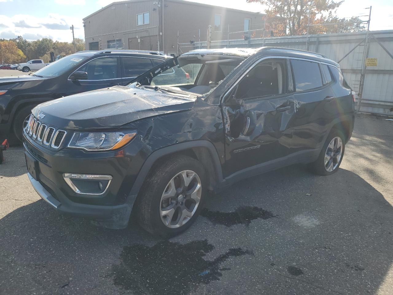 Salvage Jeep Compass Image