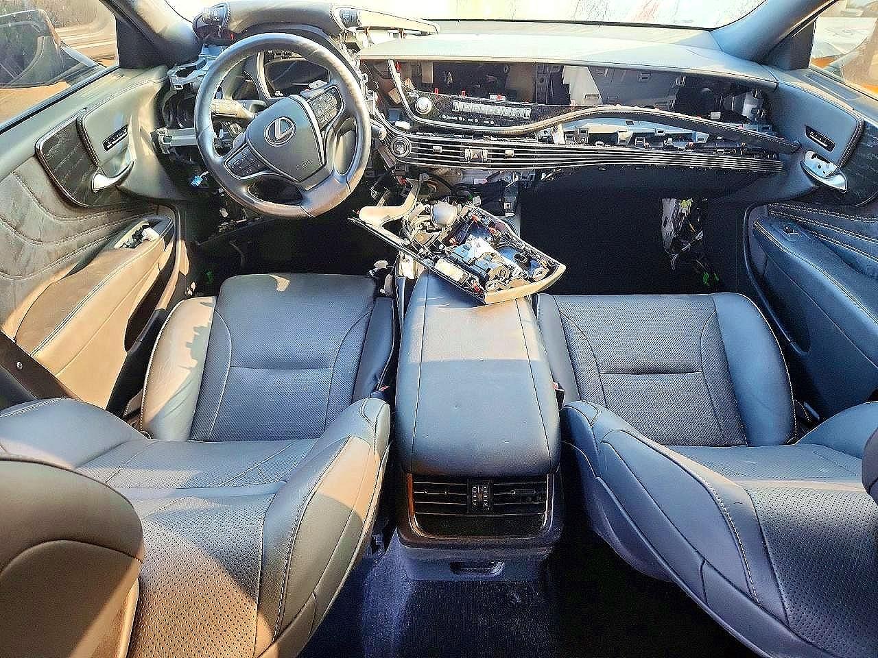 Lexus LS Base