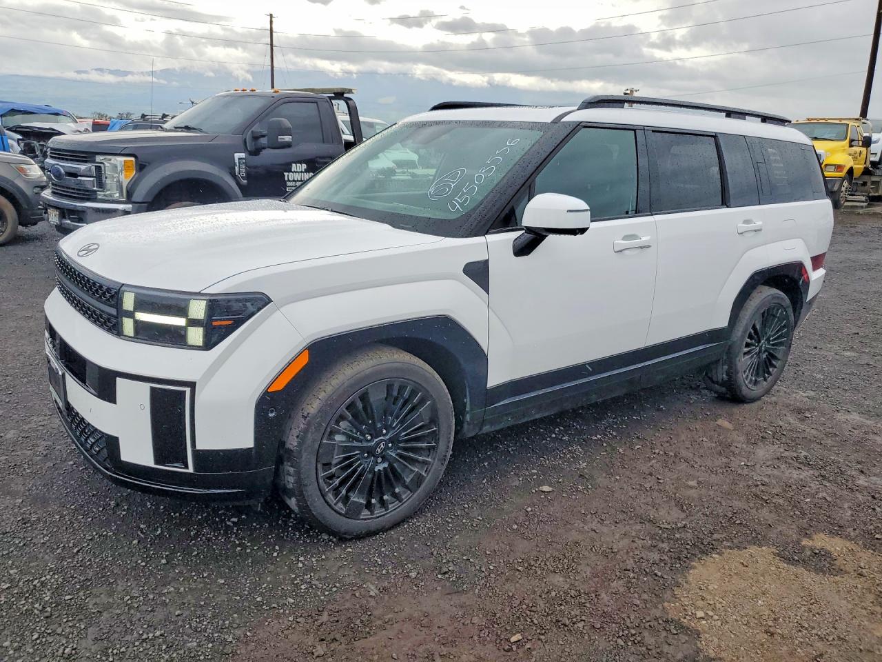 Salvage Hyundai SANTA FE Image