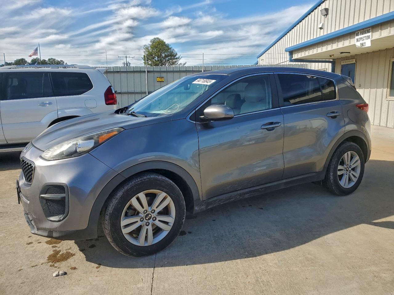 Salvage Kia Sportage Image