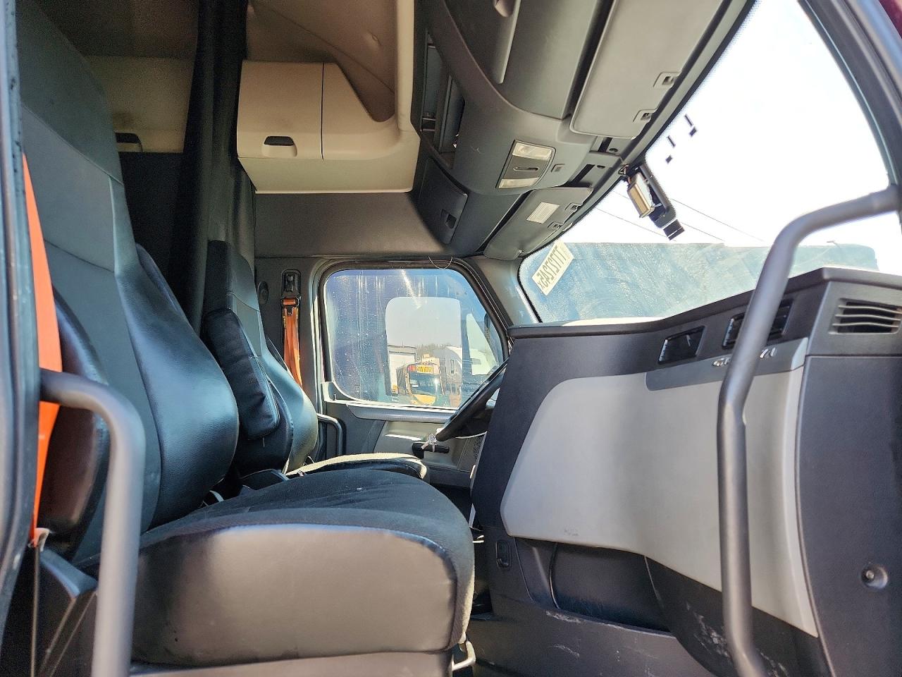 Freightliner Cascadia 126