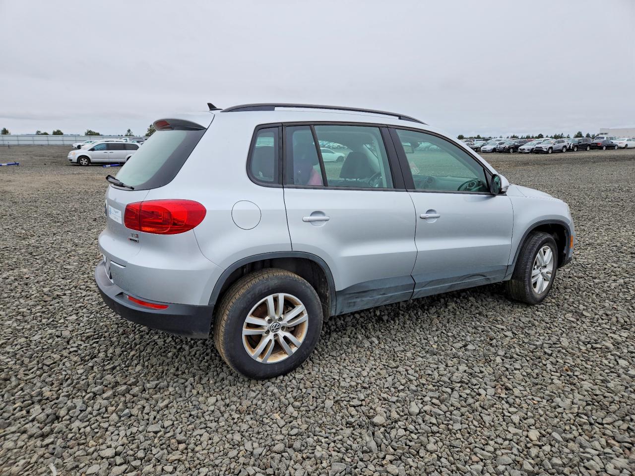 Volkswagen Tiguan S
