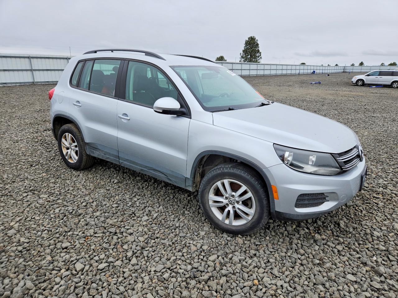 Volkswagen Tiguan S