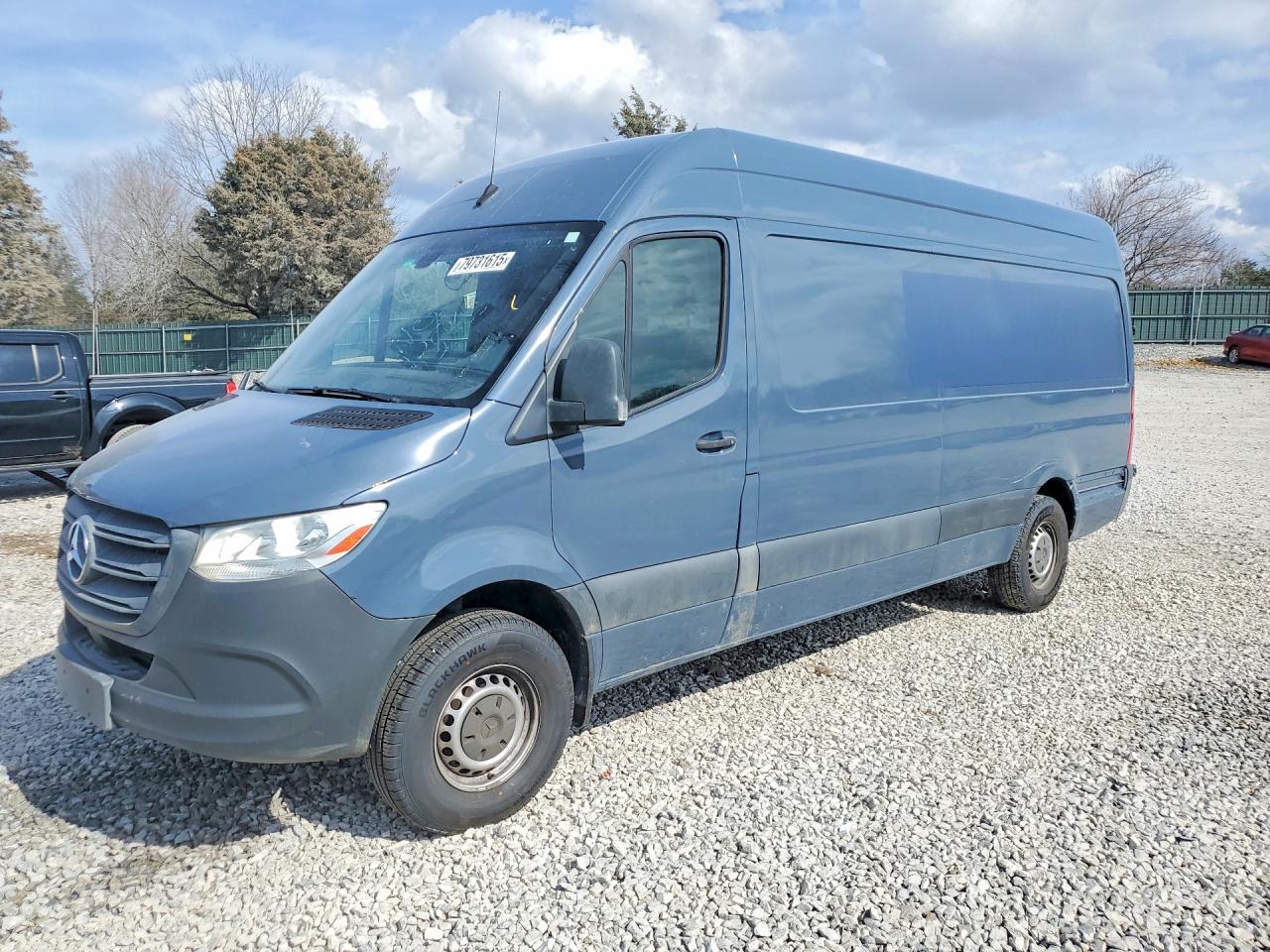 Salvage Mercedes-Benz Sprinter Image