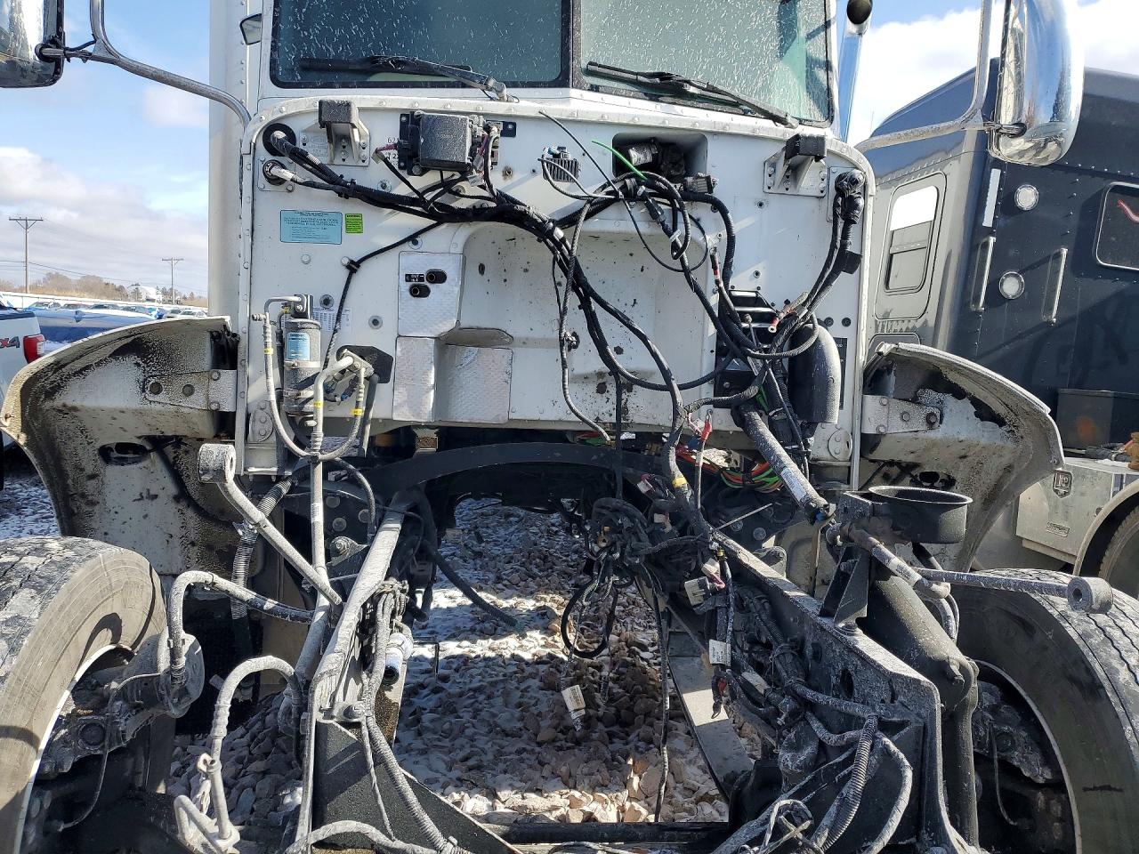 Peterbilt 348