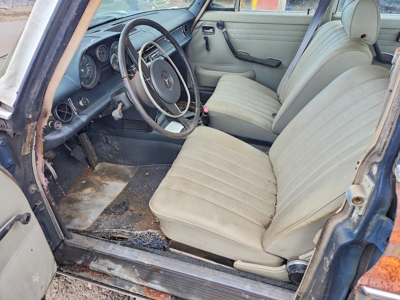 Mercedes-Benz 230-class