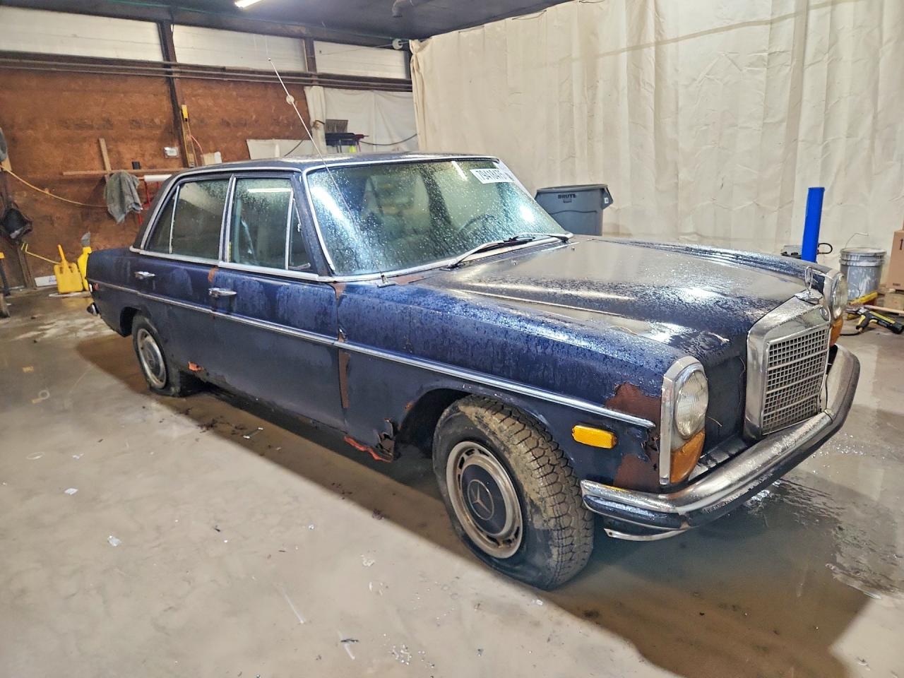 Mercedes-Benz 230-class