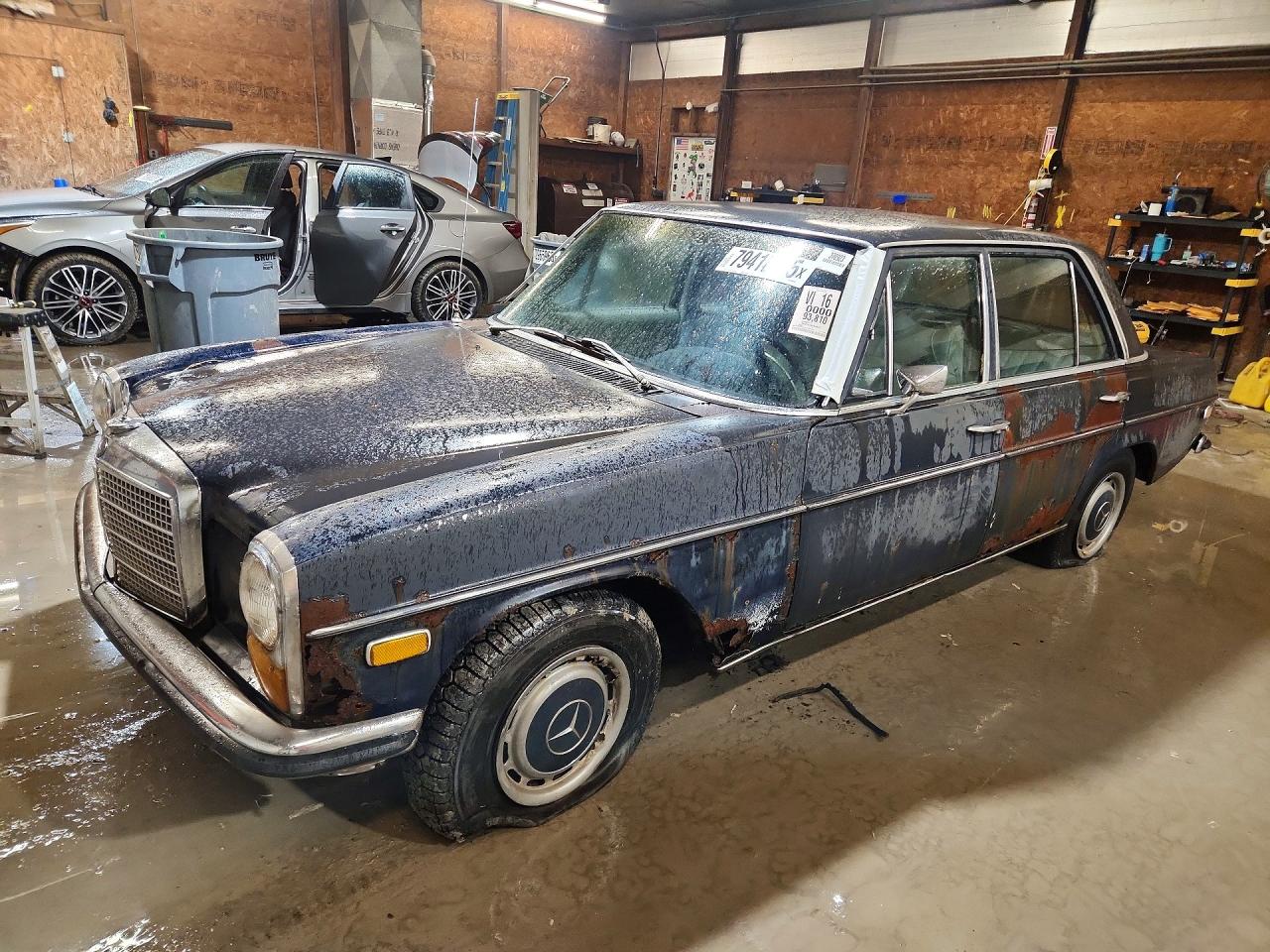 Salvage Mercedes-Benz 230-class Image