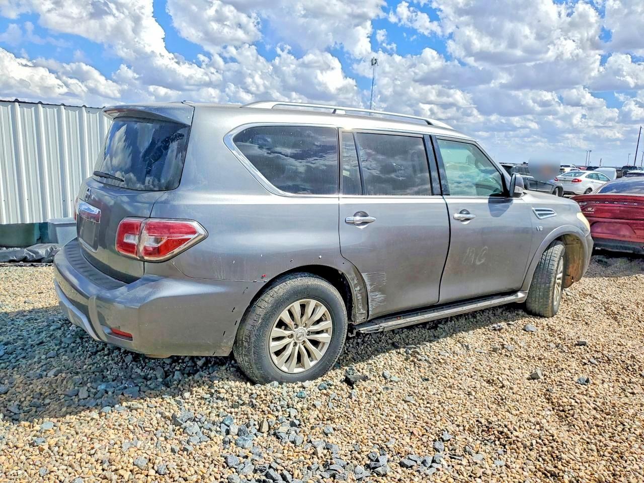 Nissan Armada Sv