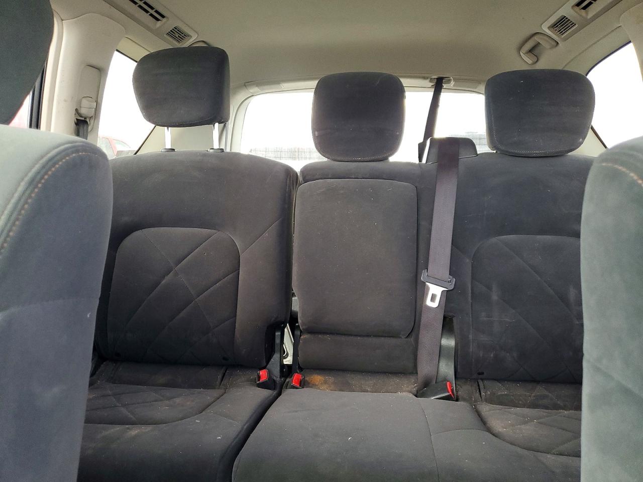 Nissan Armada Sv