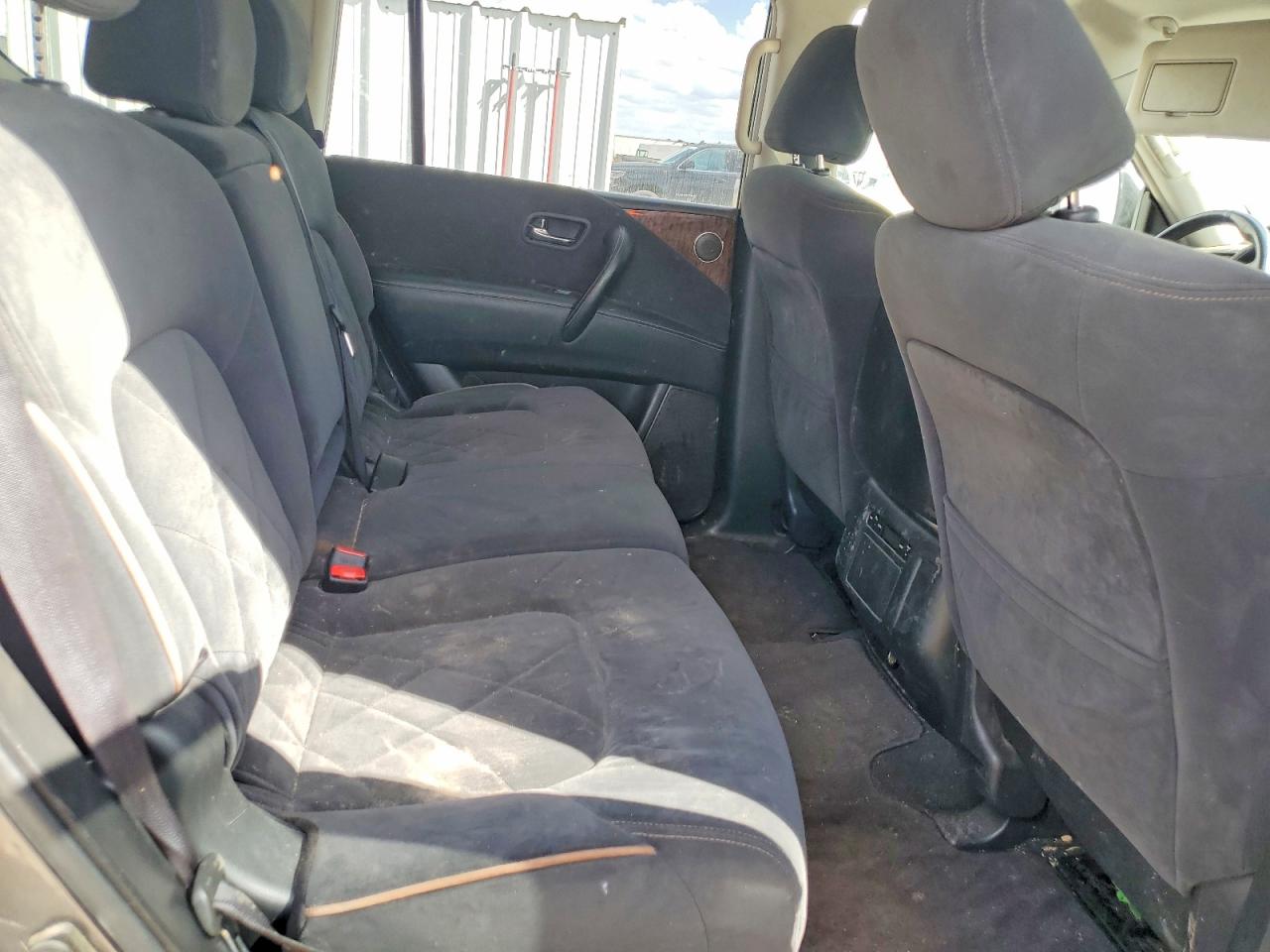 Nissan Armada Sv