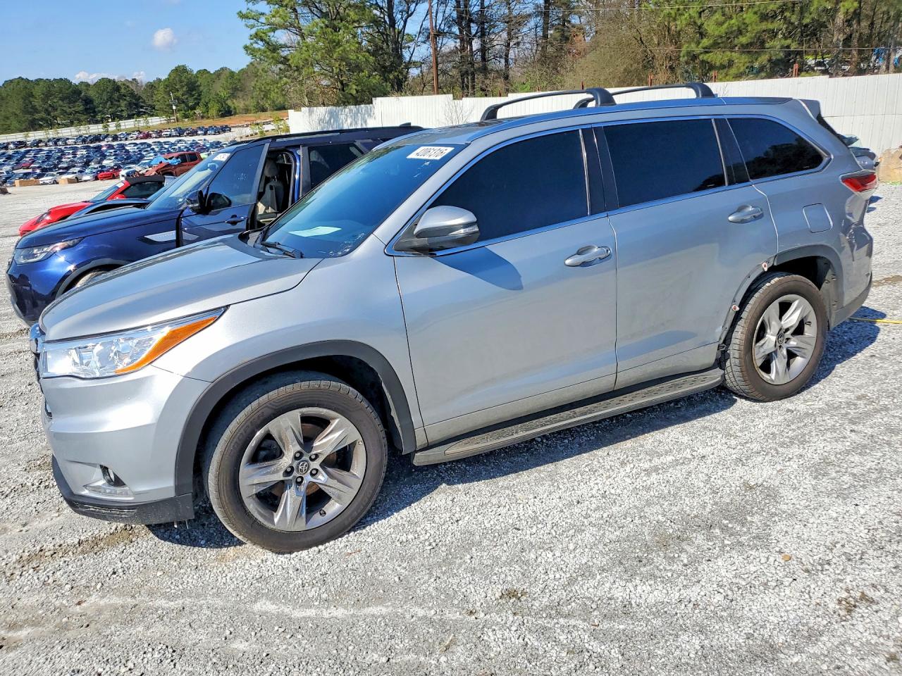 Salvage Toyota Highlander Image