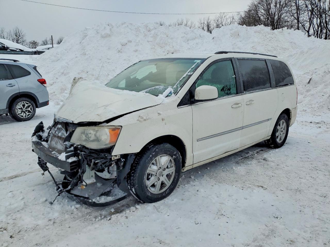 Salvage Chrysler Minivan Image