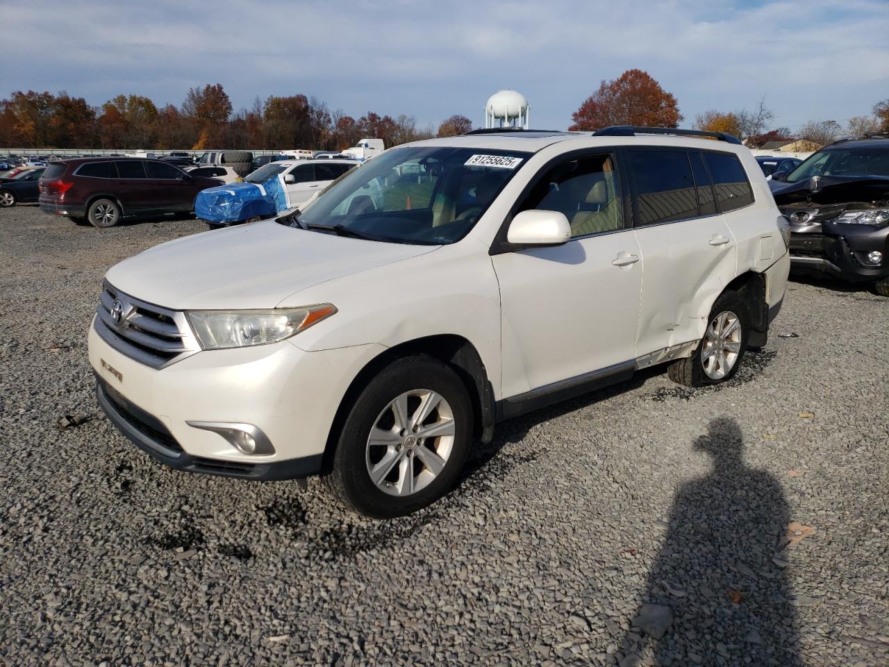 Salvage Toyota Highlander Image