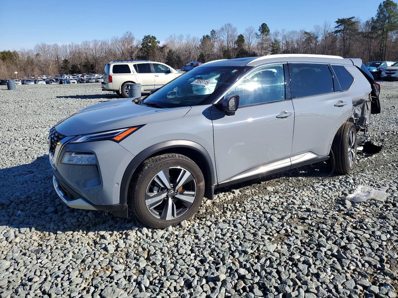Salvage Nissan Rogue Image