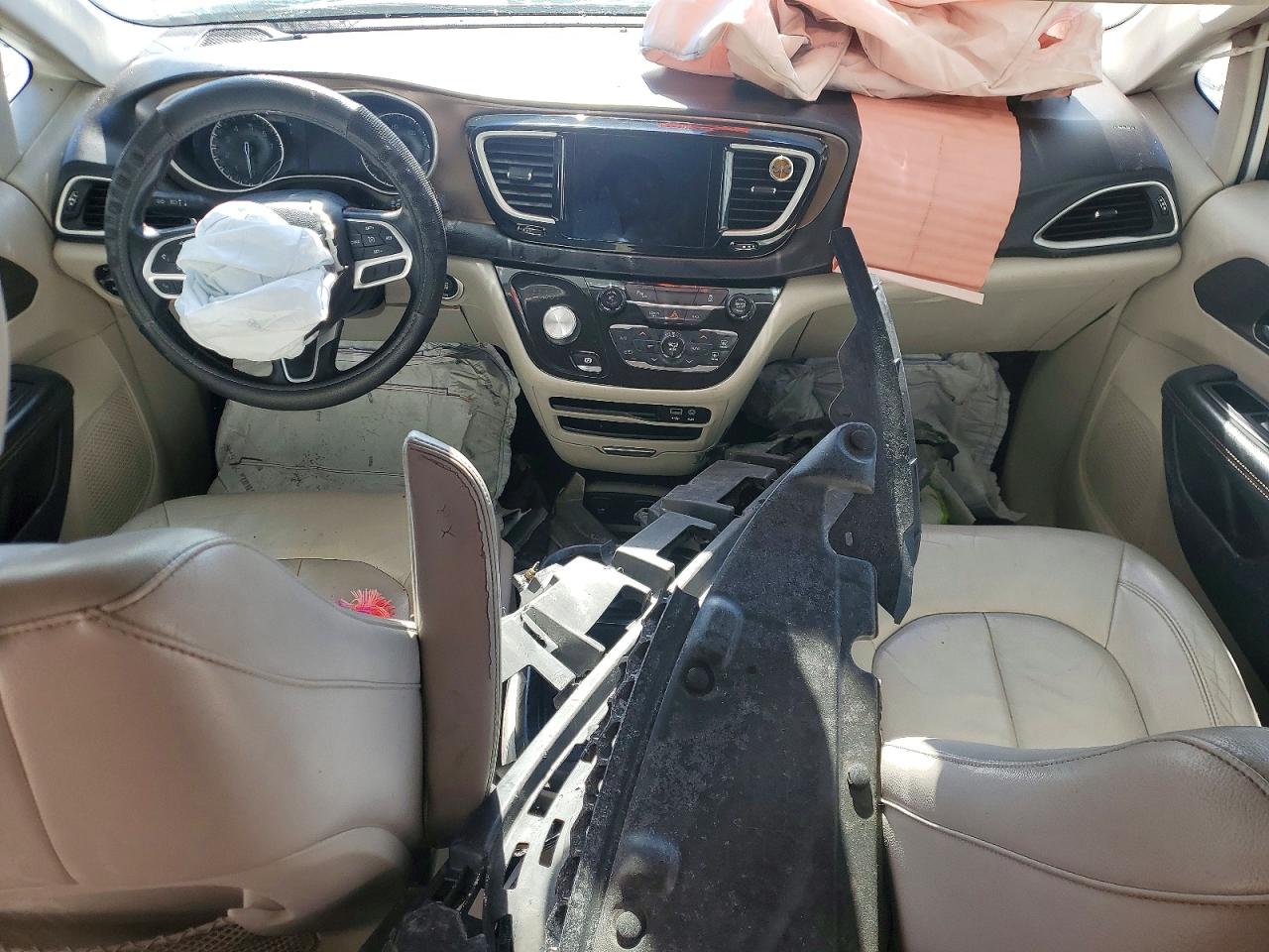 Chrysler Pacifica Touring L