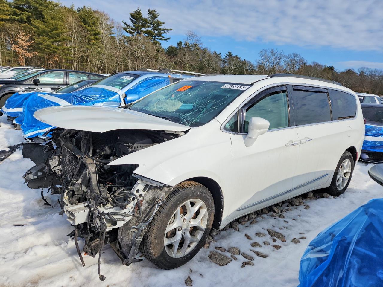 Salvage Chrysler Pacifica Image