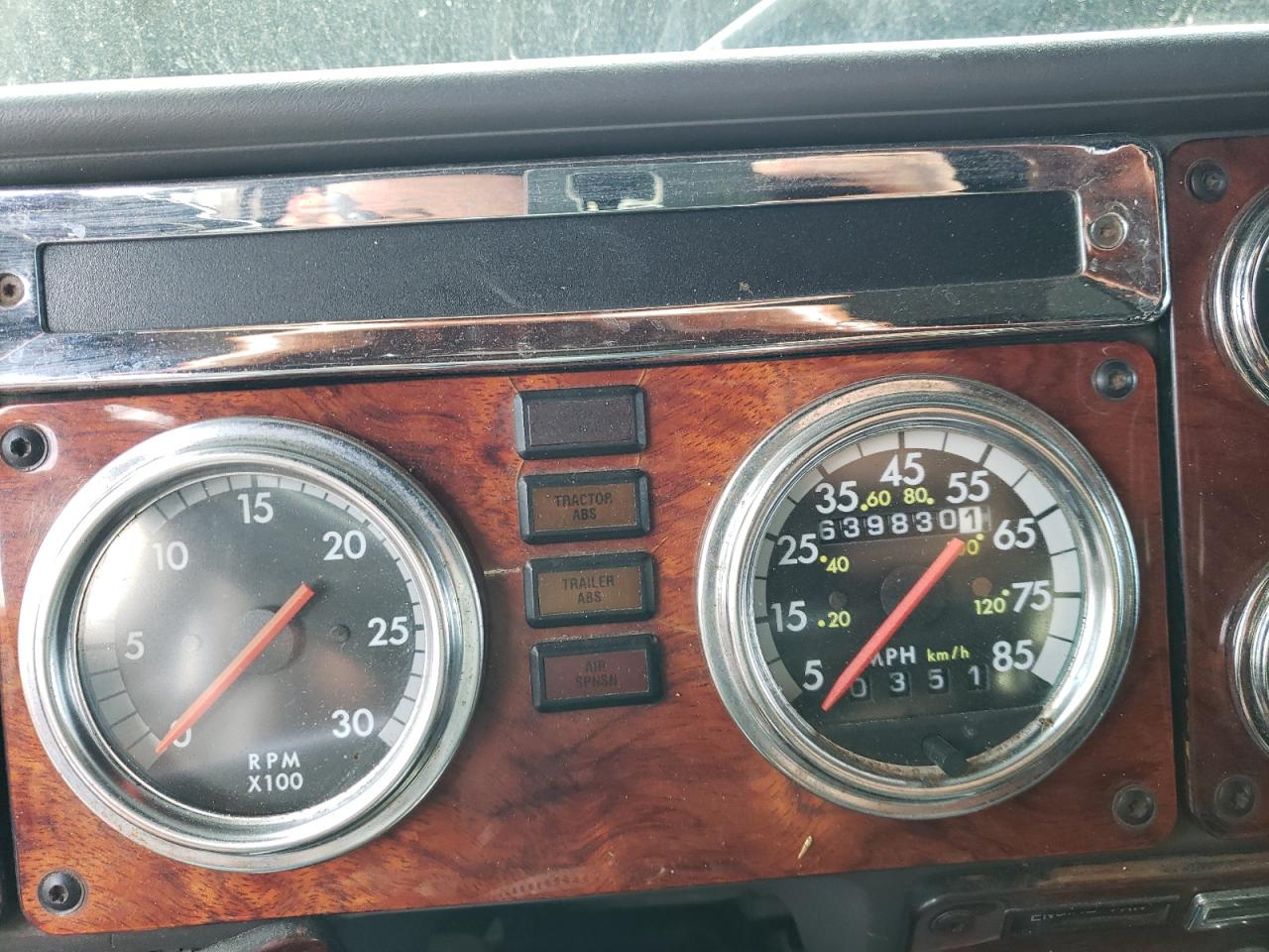 Freightliner Conventional Fld120