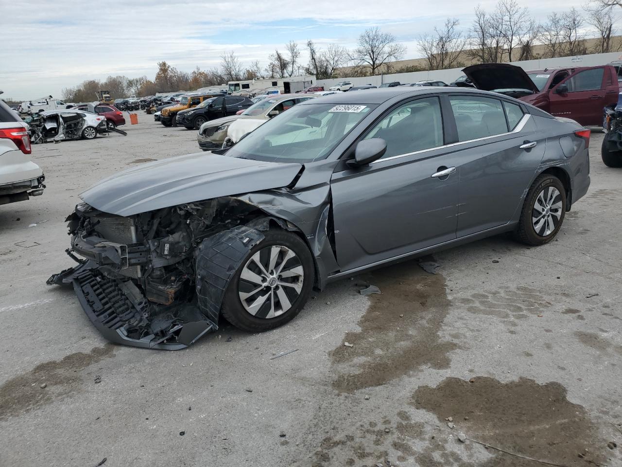 Salvage Nissan Altima Image