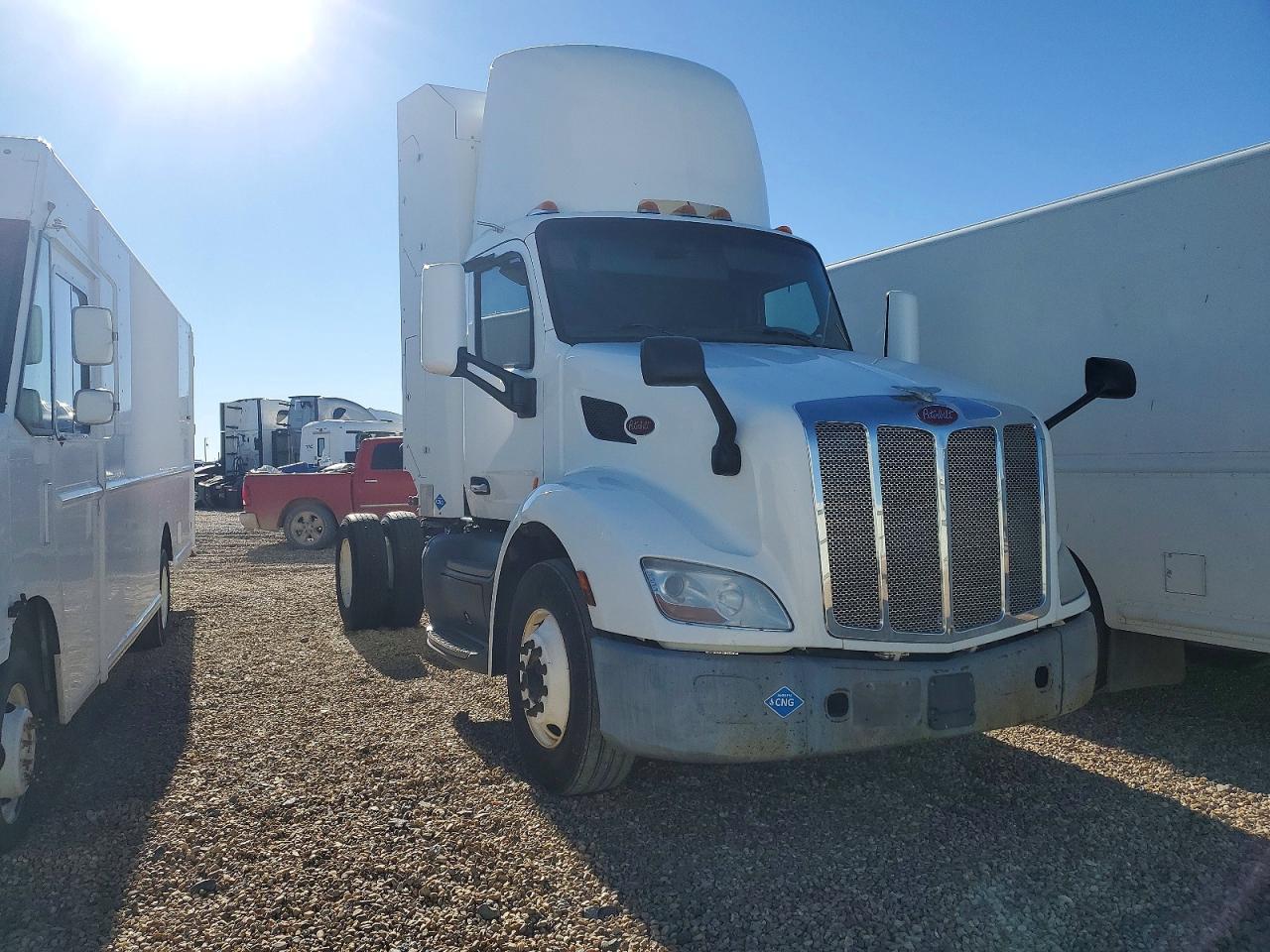 Salvage Peterbilt Tractor 579 Image