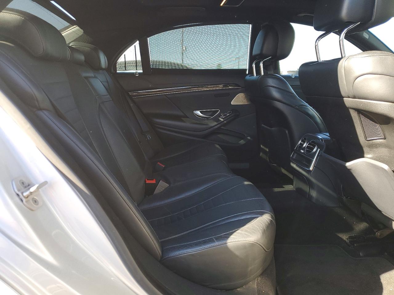 Mercedes-Benz S-Class 550