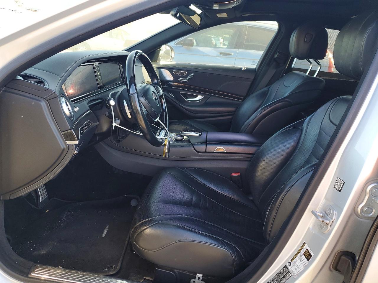 Mercedes-Benz S-Class 550