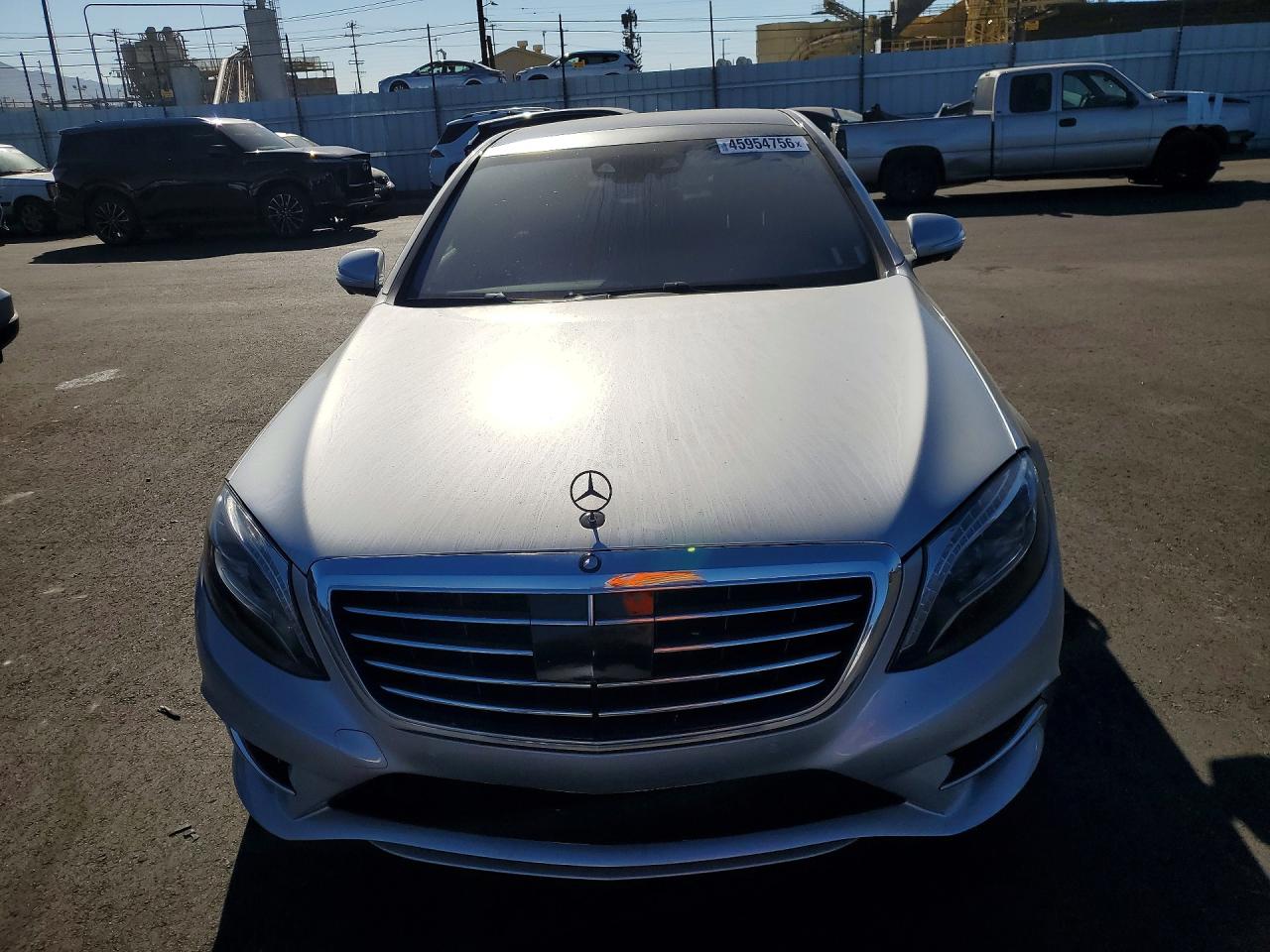 Mercedes-Benz S-Class 550