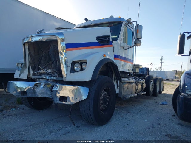 Freightliner Sd122