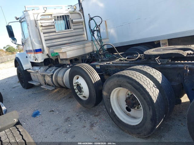 Freightliner Sd122