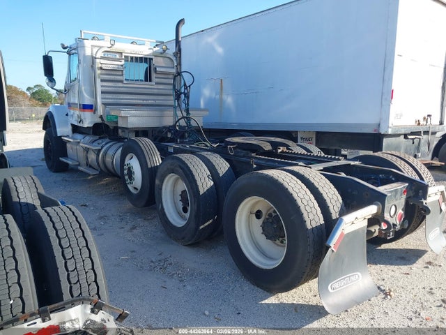 Freightliner Sd122