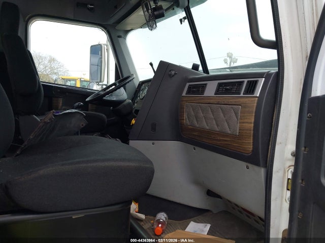 Freightliner Sd122