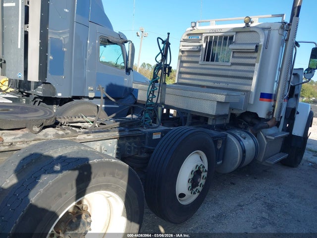 Freightliner Sd122