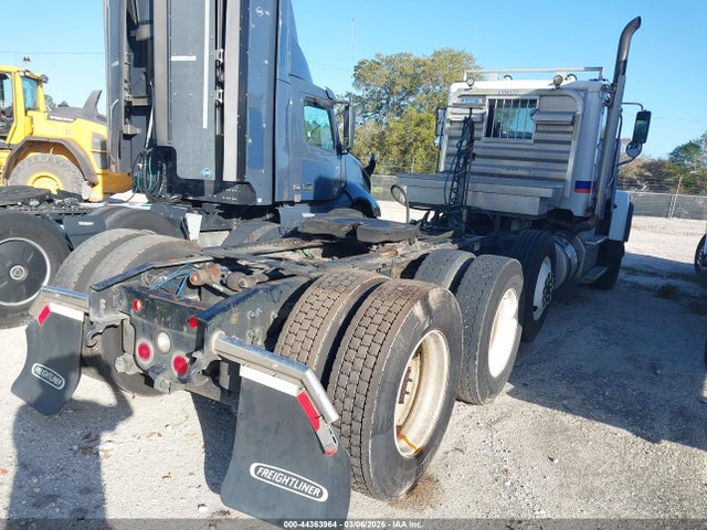 Freightliner Sd122