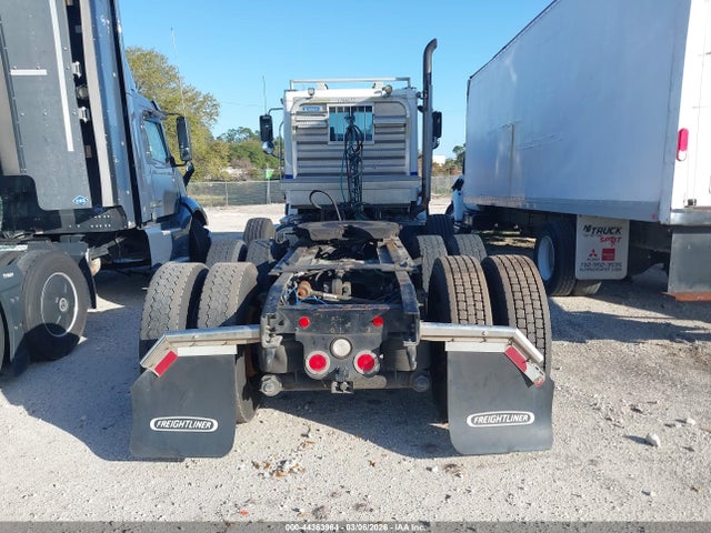 Freightliner Sd122