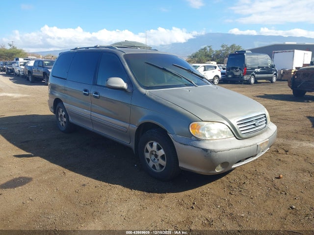 Salvage Kia Sedona Image