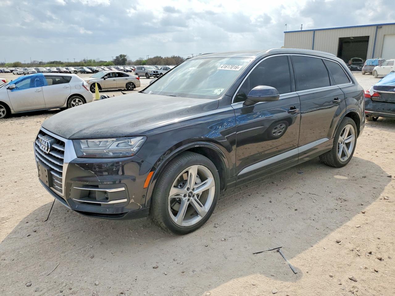 Salvage Audi Q7 Image