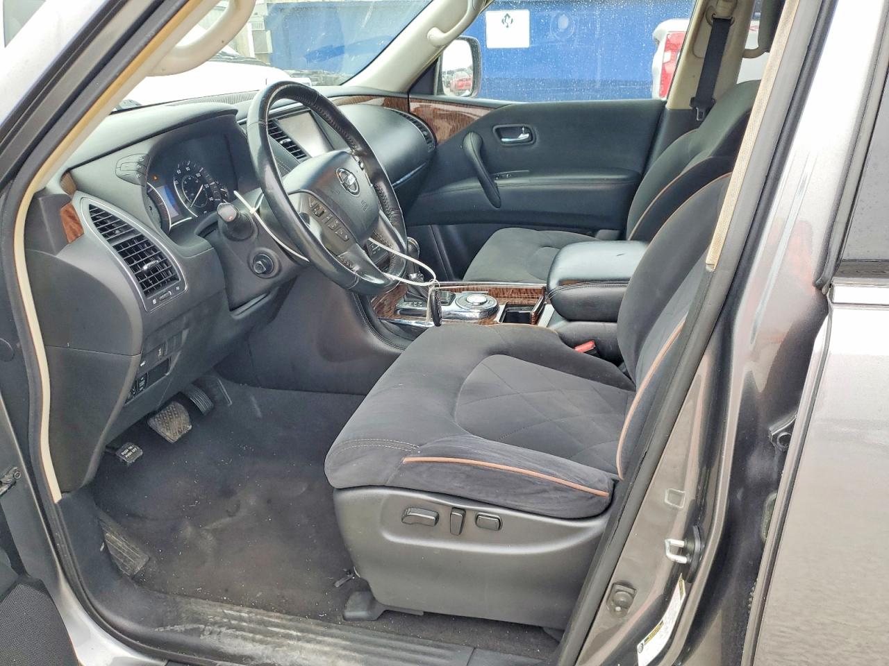 Nissan Armada Sv