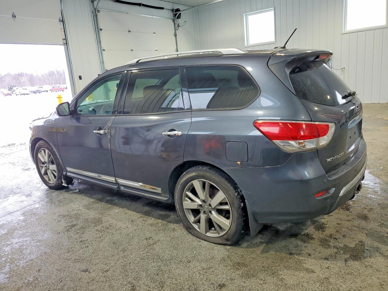 Nissan Pathfinder Sv