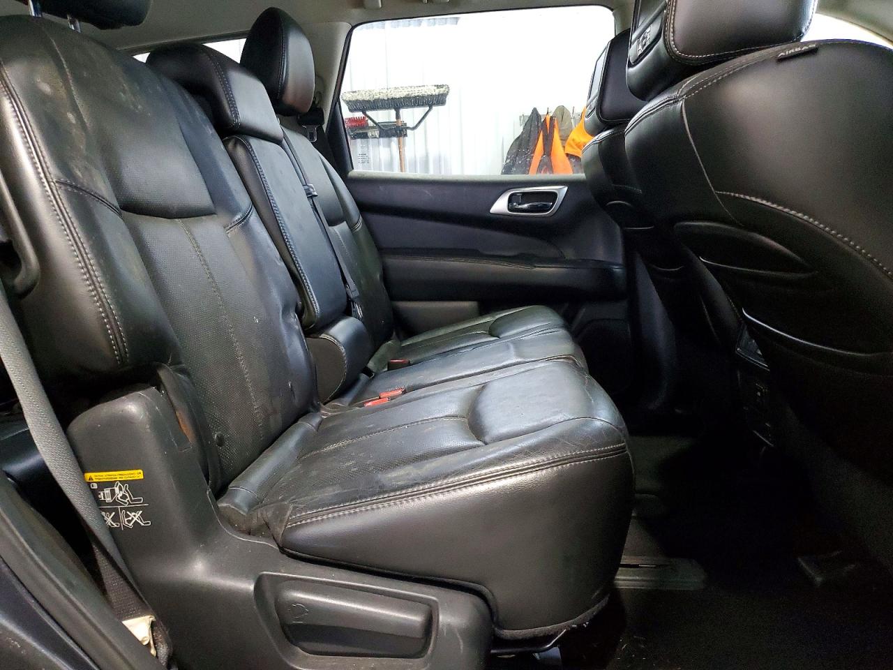 Nissan Pathfinder Sv