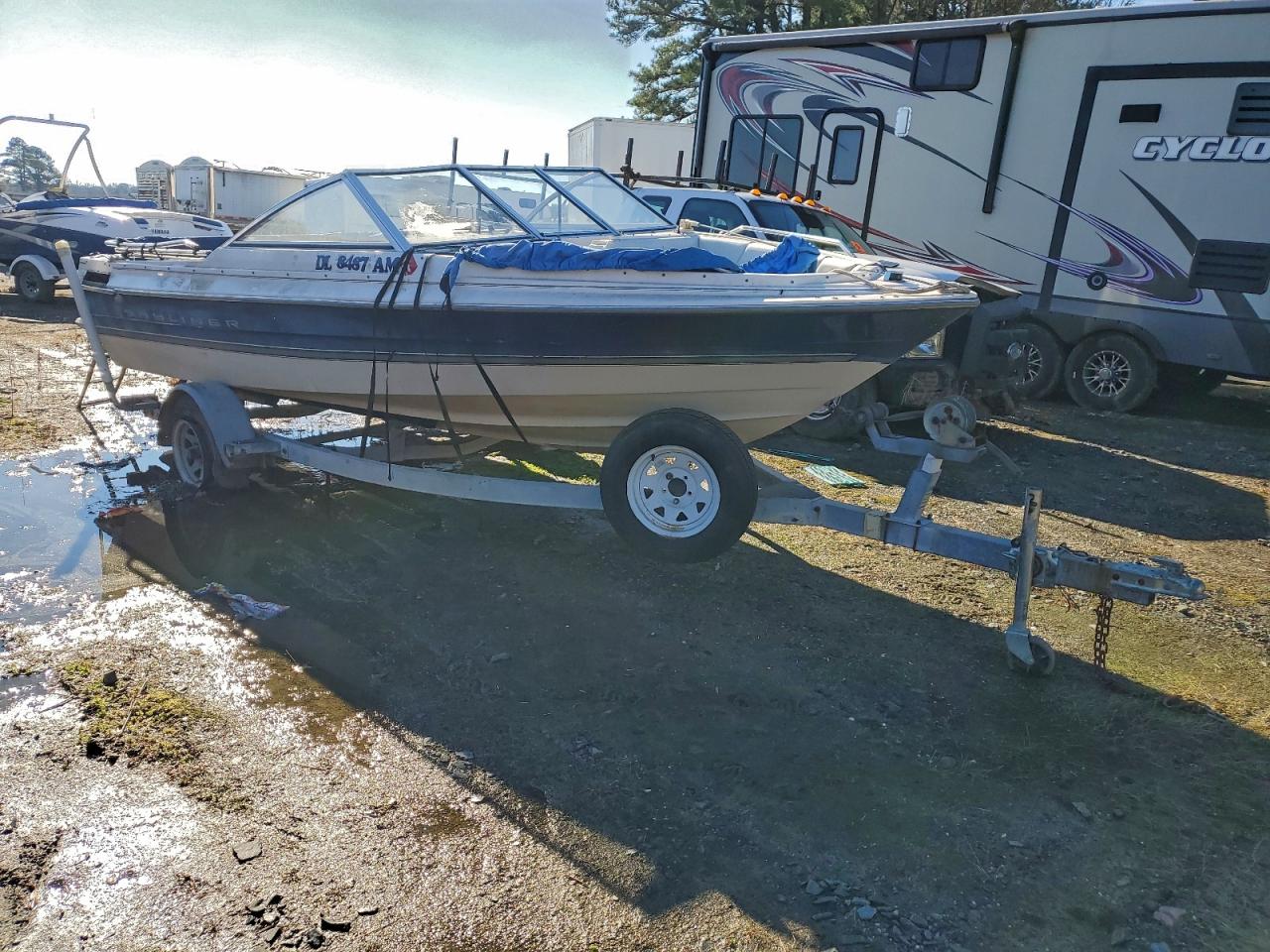 Salvage Bayliner Boat Image
