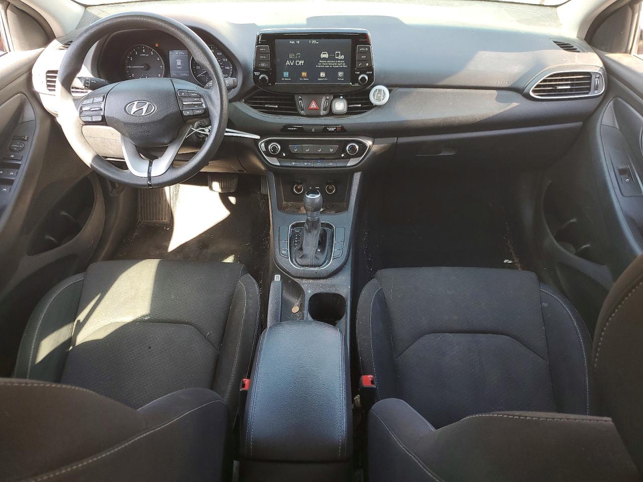 Hyundai ELANTRA Base