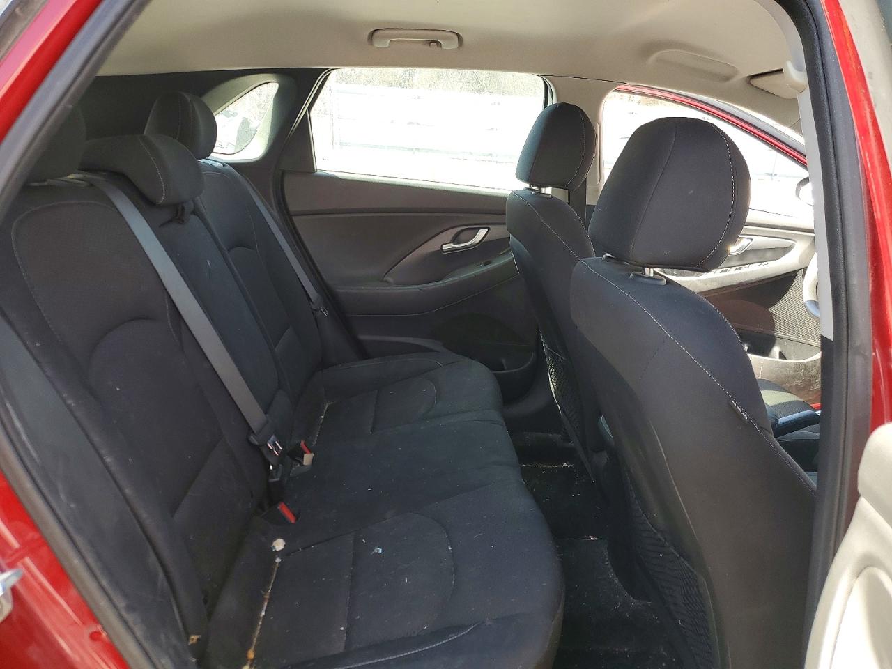 Hyundai ELANTRA Base