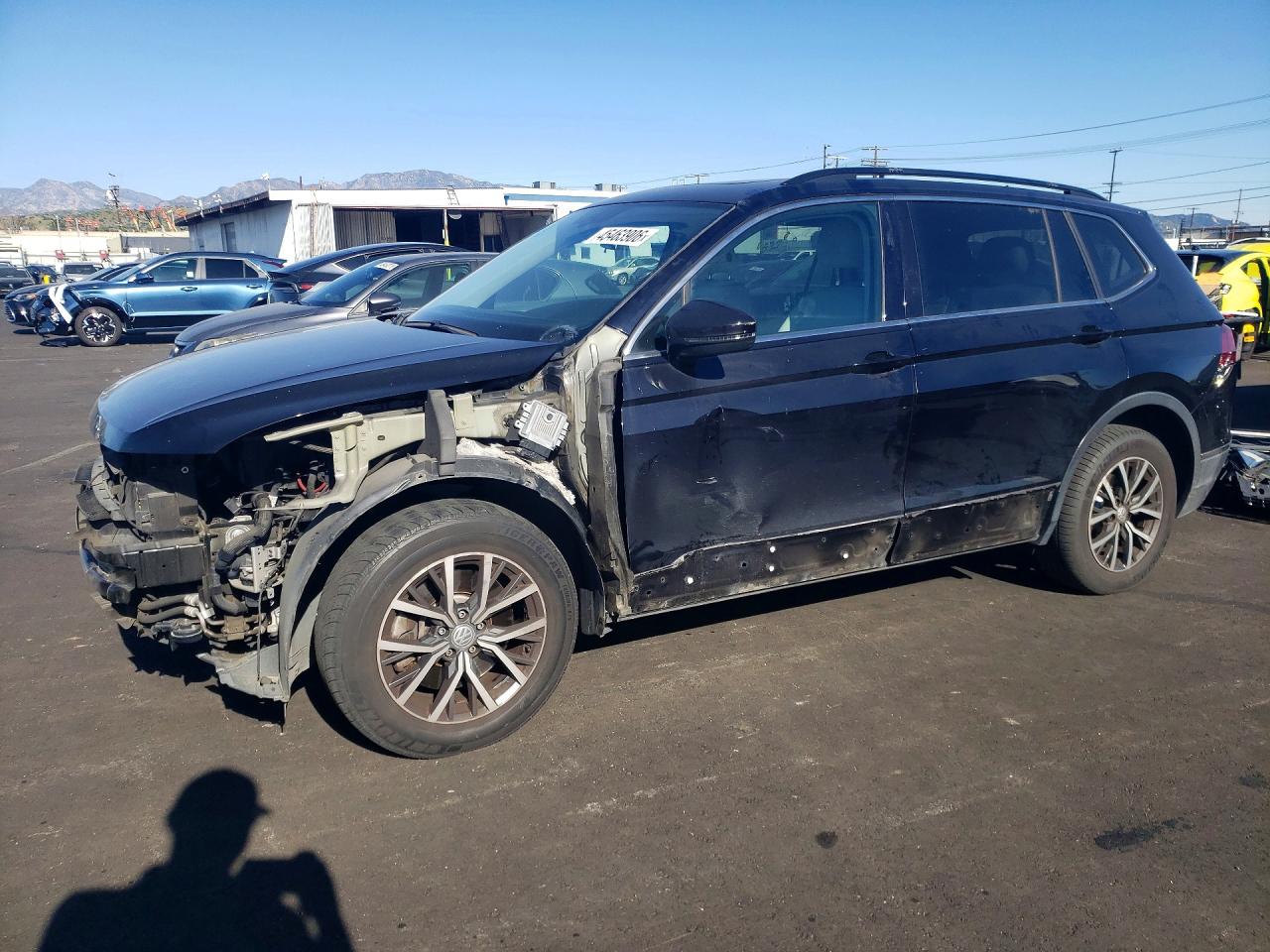 Salvage Volkswagen Tiguan Image